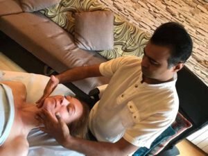 professional massage trainer slider image1